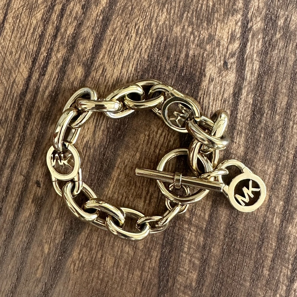 Michael Kors Women's Gold Tone Link Bracelet MK
Logo Padlock Toggle Closure